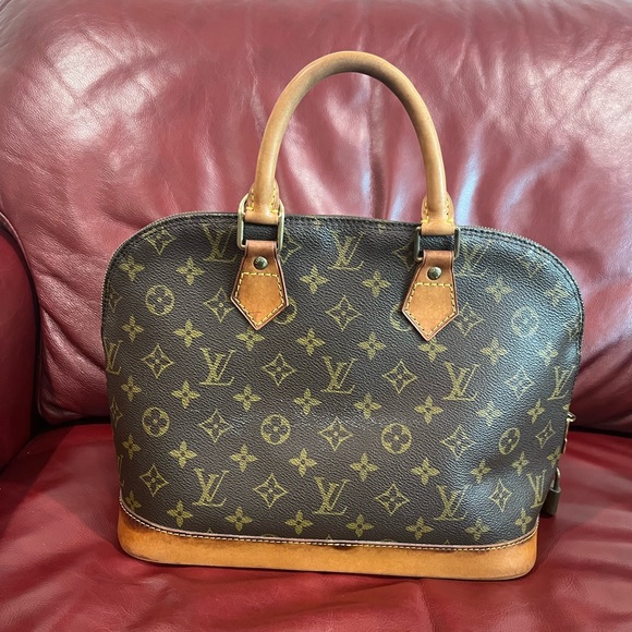 Authentic Louis Vuitton Alma PM in Monogram - Picture 3 of 17